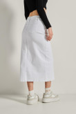 Falda blanca en jean larga con tiro alto y abertura en frente