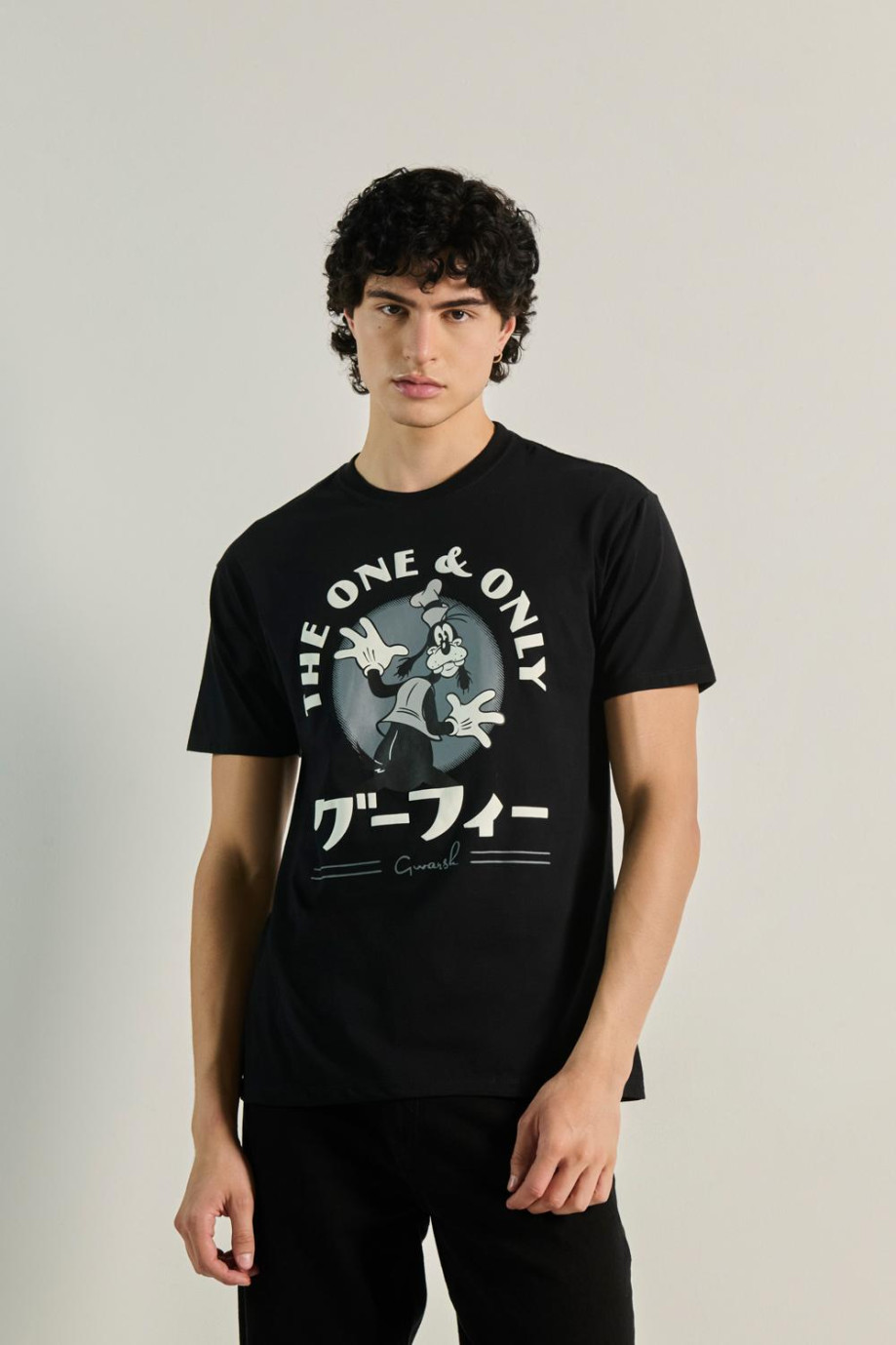 Camiseta negra oversize con diseño de Goofy y manga corta