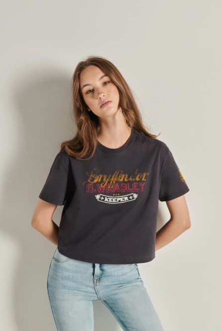 Camiseta crop top gris intensa con diseños de Harry Potter