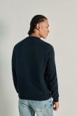 Suéter azul intenso con ajuste ceñido y cuello redondo