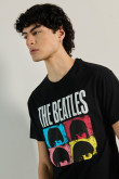 Camiseta cuellor redondo negra con diseño de The Beatles
