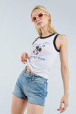 Camiseta manga sisa blanca con diseño de Mickey en frente