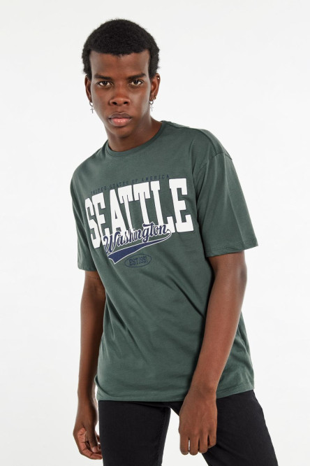 Camiseta verde oscura con diseño blanco college de Seattle y cuello redondo