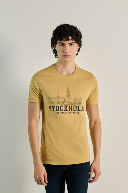 Camiseta kaky clara con diseño college y cuello redondo