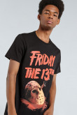 Camiseta manga corta negra con estampado de Viernes 13 en frente