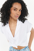 Blusa blanca estampada con cuello resort y manga corta