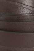 Cinturón sintético café medio con hebilla cuadrada y textura lisa