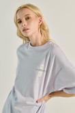 Camiseta unicolor oversize con estampados y manga corta
