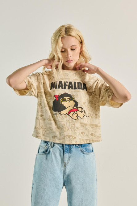 Camiseta crop top oversize kaki con diseños de Mafalda