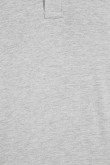 Camiseta polo gris clara con efecto jaspe y líneas negras localizadas