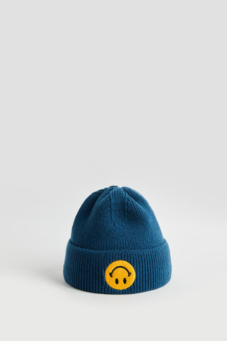 Gorro tejido azul intenso con bordado de carita feliz