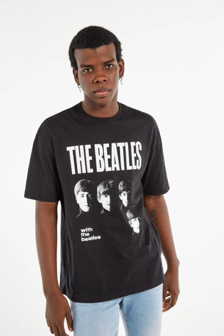 Camiseta manga corta negra con estampado de The Beatles en frente