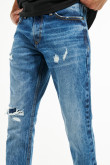 Jean skinny azul oscuro con rotos y diseños en láser