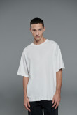 camiseta-unicolor-oversize-con-manga-corta-y-texto-minimalista-en-frente