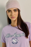 Camiseta manga corta lila con diseño college de Los Ángeles