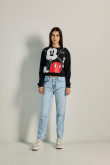 Buzo negro oversize con cuello redondo y diseño de Mickey