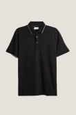 Camiseta negra polo con manga corta y botones