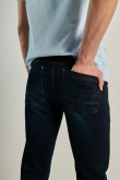Jean azul intenso skinny ajustado con tiro bajo y bolsillos