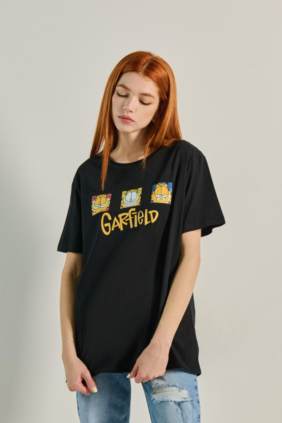Camiseta manga corta unicolor con arte de Garfield
