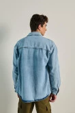 Chaqueta de jean oversize azul clara con botones y bolsillos