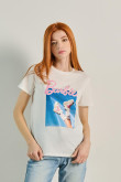 camiseta-unicolor-con-estampado-de-barbie-y-cuello-redondo