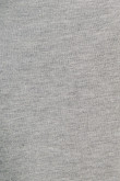 Camiseta gris ajustada con cuello redondo y manga corta