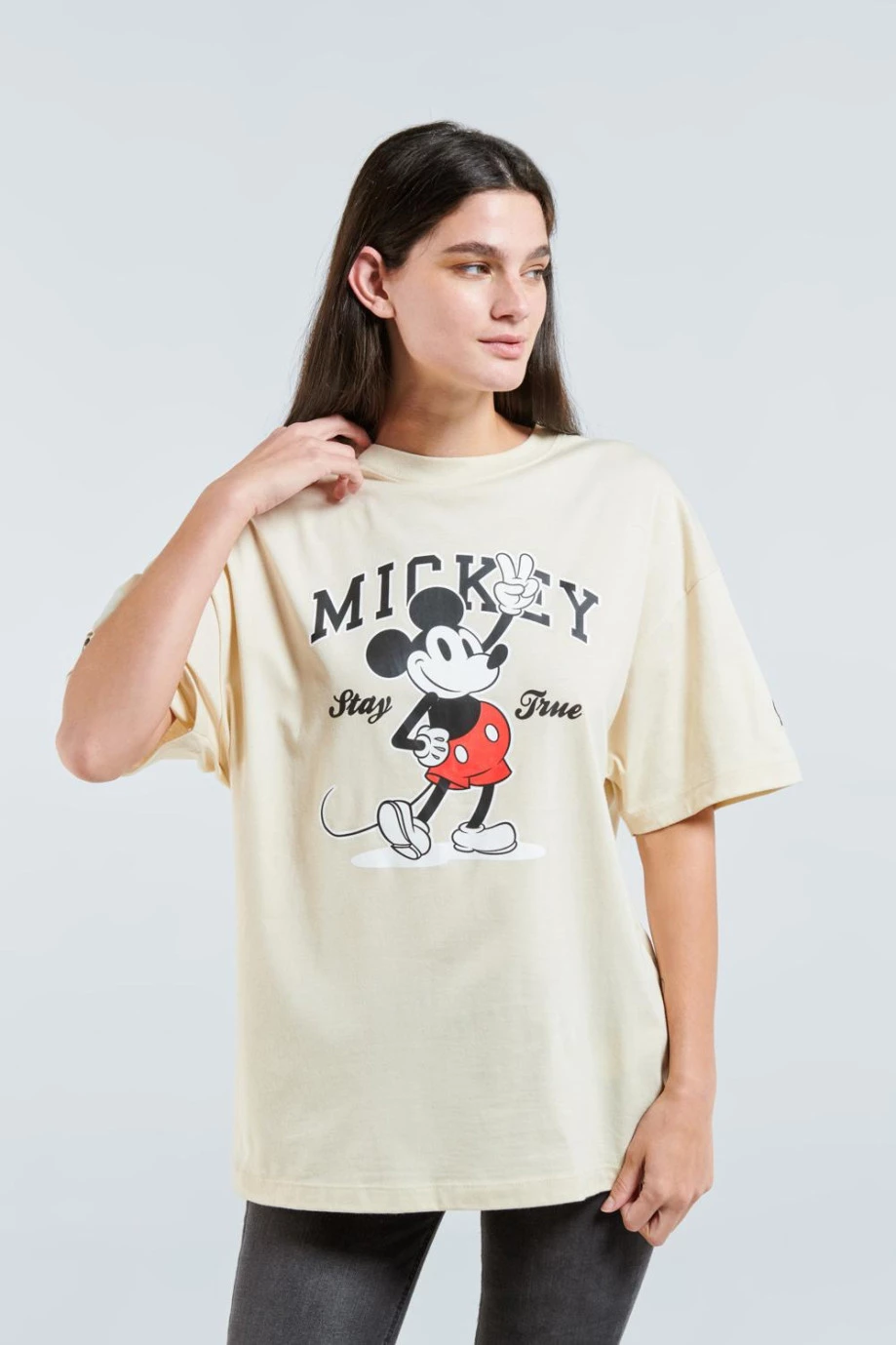 Camiseta femenina hombro rodado manga corta con estampado en frente de Mickey, Disney