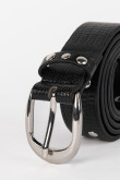 Cinturón sintético negro con taches y hebilla plateada