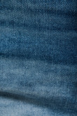 Short tiro alto en jean azul claro con bolsillos y desgastes de color
