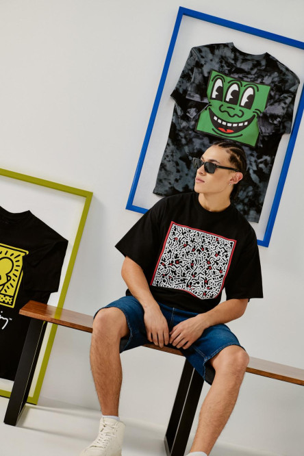 Camiseta manga corta con estampado de Keith Haring.