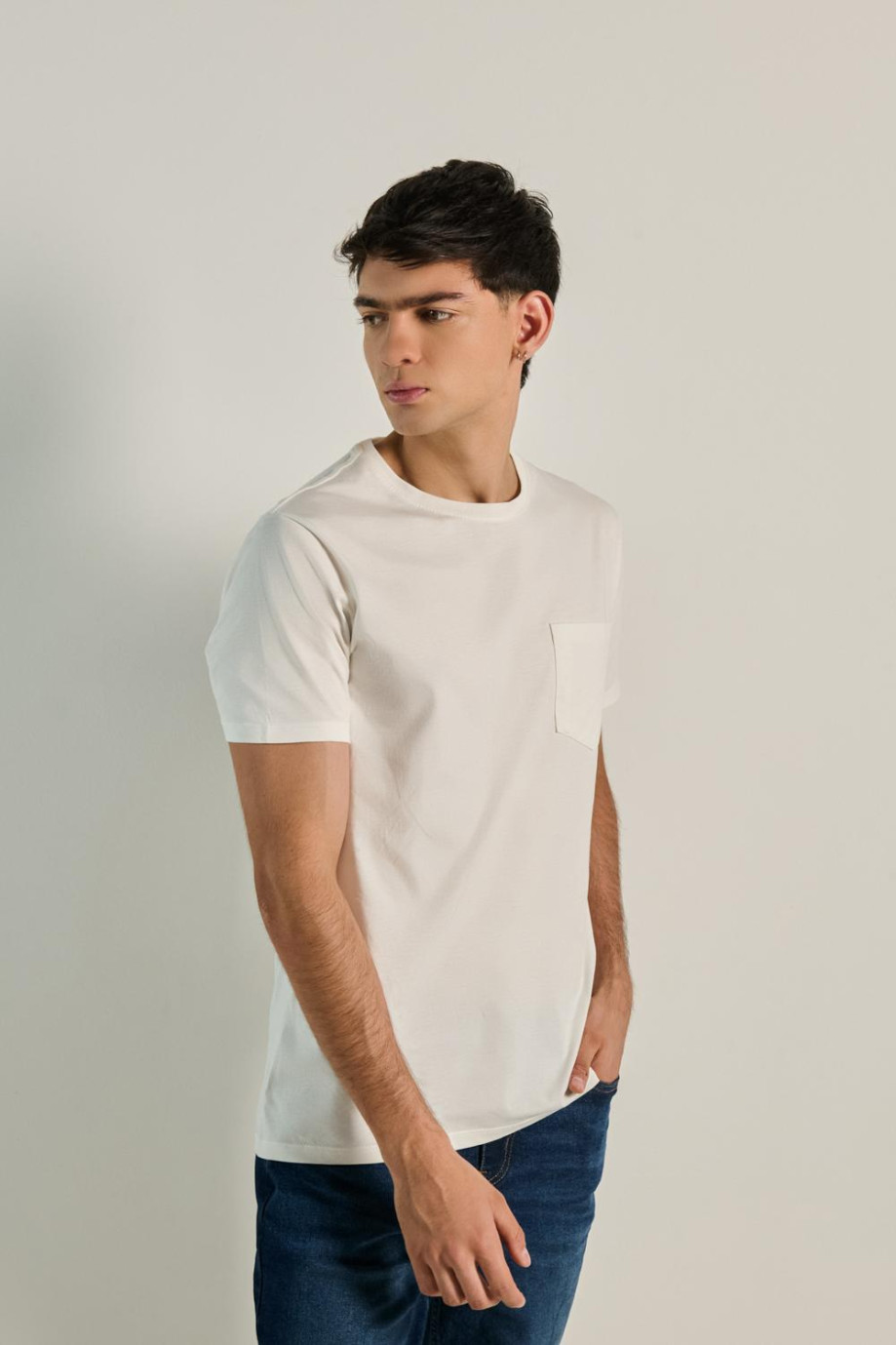 Camiseta unicolor cuello redondo con bolsillo delantero
