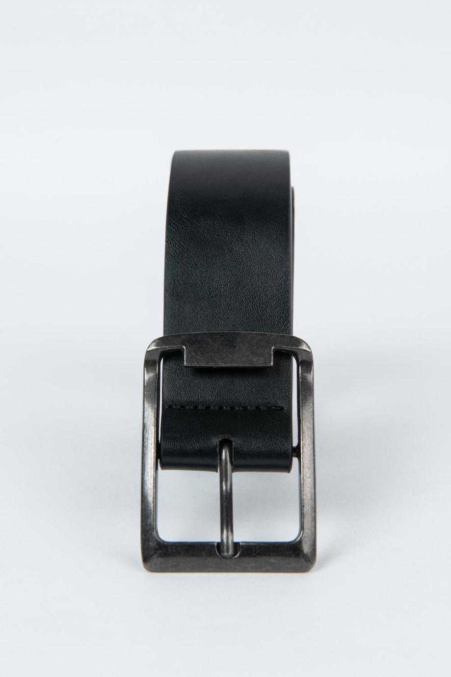 Cinturón liso sintético negro con hebilla cuadrada