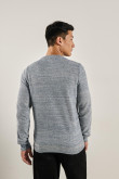 Suéter tejido azul claro con diseños y cuello redondo