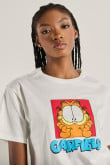 Camiseta crema con estampado de Garfield y manga corta