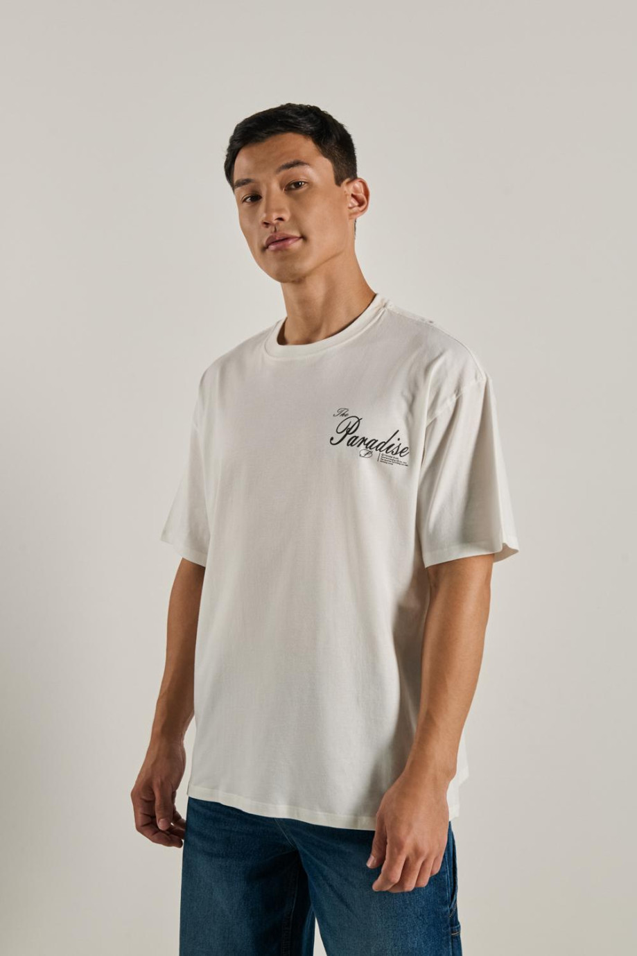 Camiseta estampada unicolor oversize con manga corta
