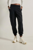 pantalon-jogger-cargo-unicolor-con-bolsillos-laterales