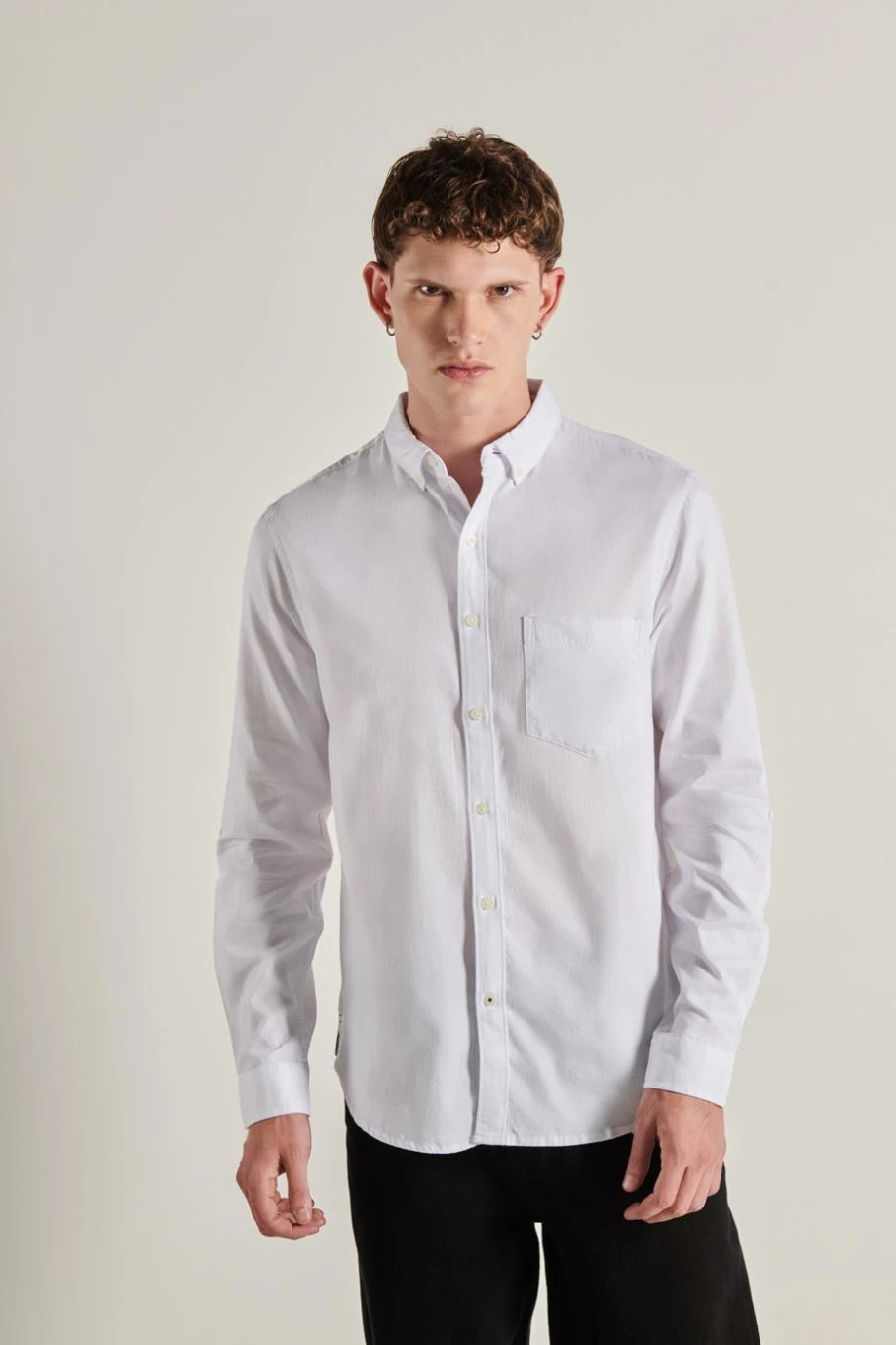 Camisa en algodón unicolor con cuello button down