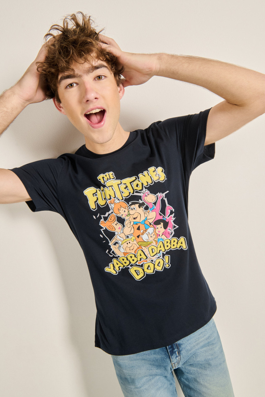 Camiseta manga corta unicolor con diseño de Los Picapiedra