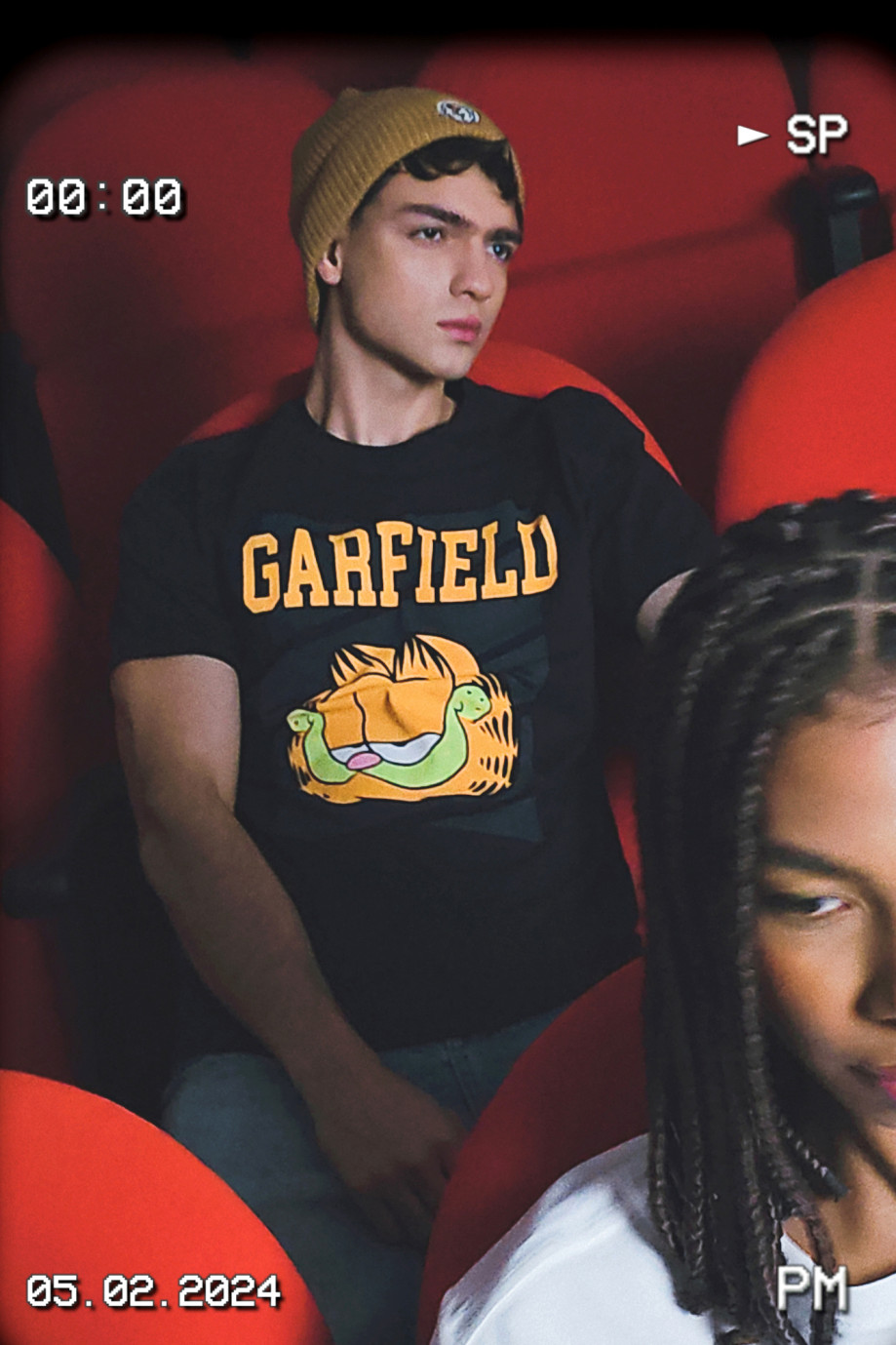 Camiseta manga corta con estampado de Garfield.