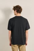 Camiseta oversize negra con texturas y cuello redondo