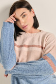 Suéter a rayas crema claro con cuello redondo y hombro caído