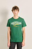 Camiseta verde con cuello redondo y texto college en frente