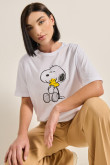 Camiseta blanca con diseño de Snoopy y manga corta