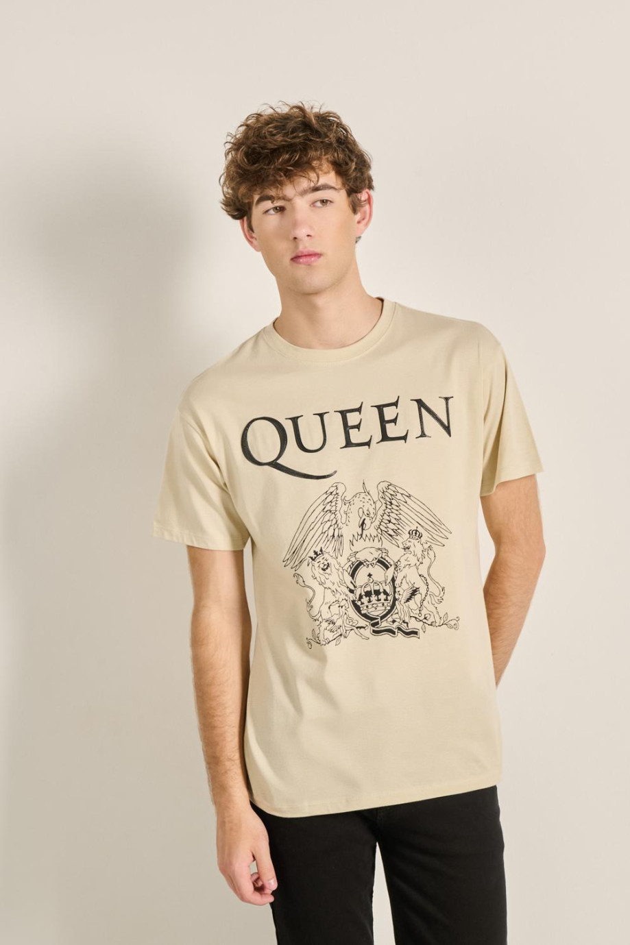 Camiseta kaki con cuello redondo y diseño de Queen