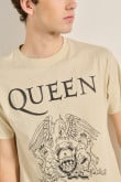 Camiseta kaki con cuello redondo y diseño de Queen