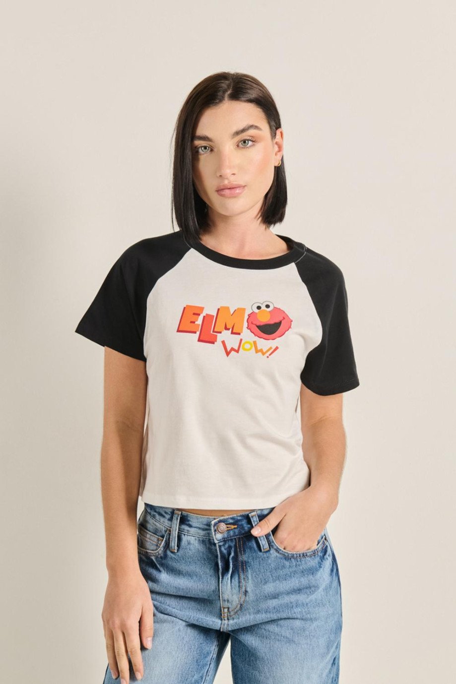 Camiseta manga ranglan corta crema clara con diseño de Elmo