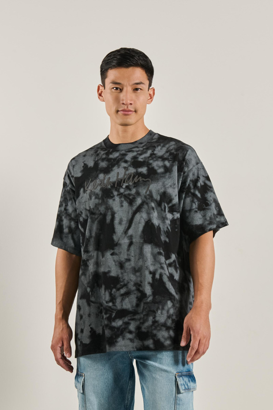 Camiseta negra tie dye oversize con diseño de Keith Haring