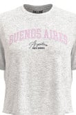 Camiseta unicolor crop top con texto college de Buenos Aires