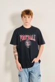 camiseta-oversize-manga-corta-unicolor-con-diseno-college-de-futbol-americano