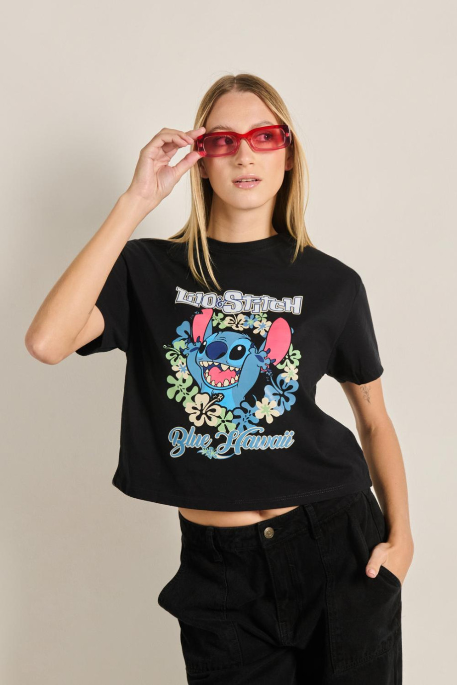 Camiseta unicolor con manga corta y diseño de Lilo & Stitch